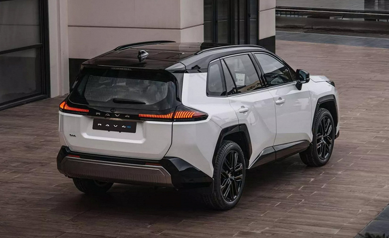 Новый Toyota RAV4 (XA60) сохранил обычный бензиновый мотор &mdash; такие машины продаются в ОАЭ